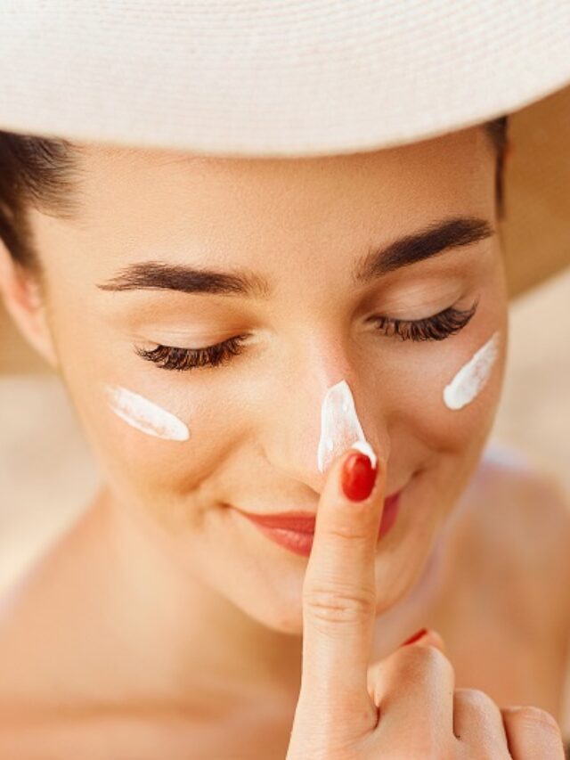 রোদে বেরোতেই ভয় পাচ্ছেন? ত্বককে বাঁচান এই ৫ উপায়ে