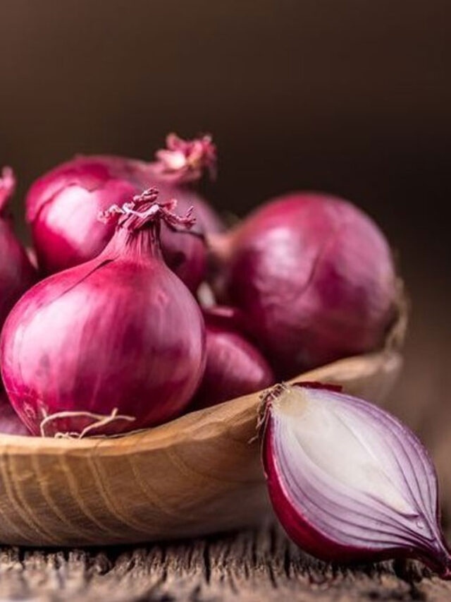 গরমে রোজ পাতে রাখুন কাঁচা পেঁয়াজ