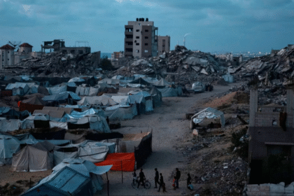 Israeli Troops Kill 27 in Aid Site