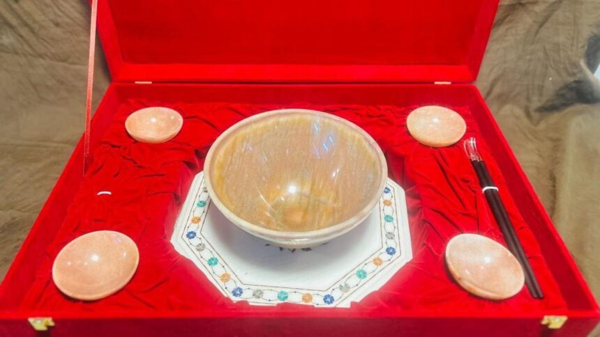 Modi Gift Japan First Lady