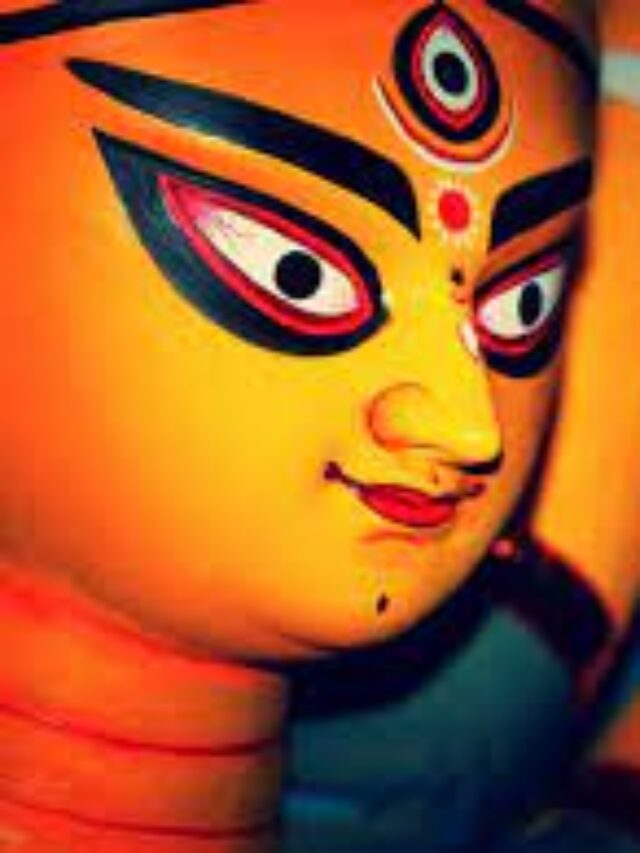 কেমন ছিল সেকালের বনেদি বাড়ির দুর্গা প্রতিমা?