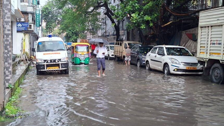 Heavy Rain In Kolkata