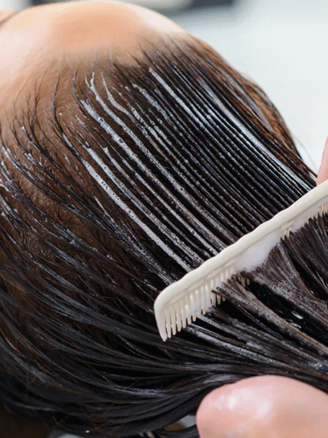 পুজোর ছুটির পর চুলের যত্ন নেবেন কীভাবে?