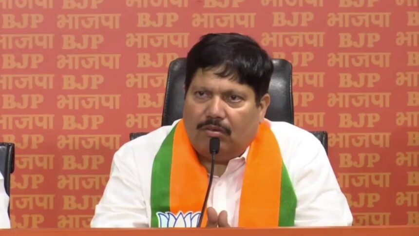 Minister Arjun Singh