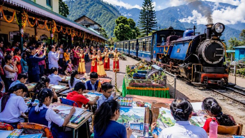 toy-train-darjeeling